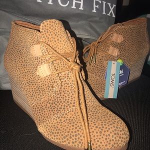 TOMS
Kala Suede Wedge Bootie